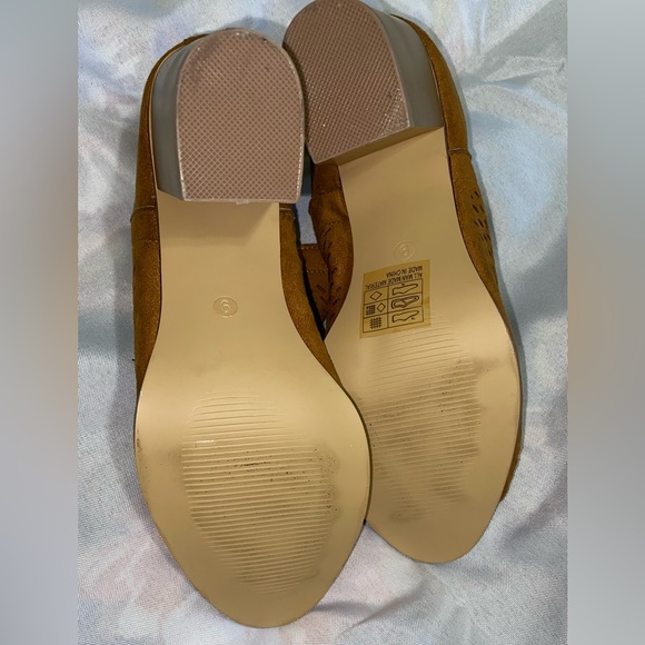 Soho Camel colored peep toe booties Sz 9 - Picture 5 of 11